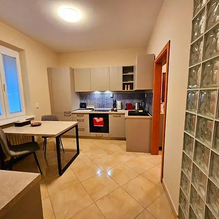 Location! National Stadiums Apartman *